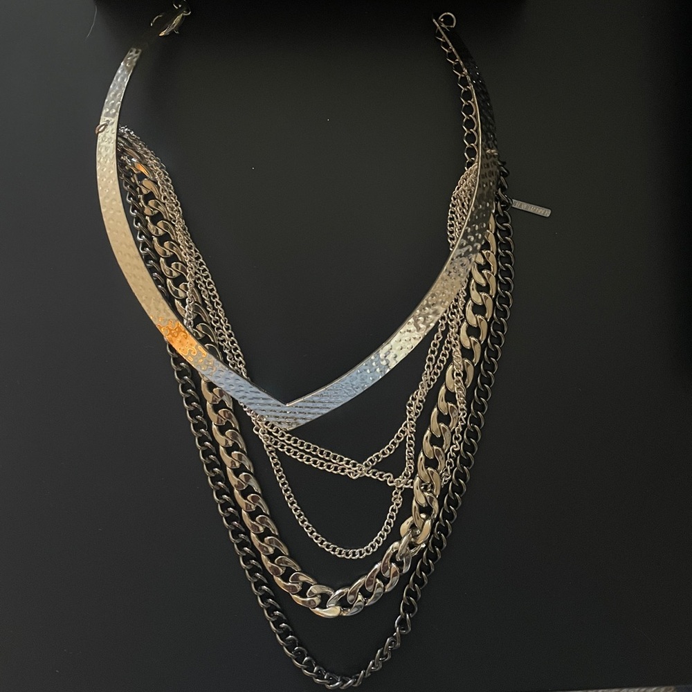 Moving out sale!!! Steve Madden Silver necklace!